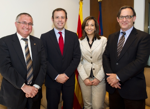 De izquierda a derecha: el alcalde de Manlleu, Pere Prat; el presidente del FC Barcelona, Sandro Rosell; la alcaldesa de Salt, Iolanda Pineda, y el alcalde de Vic, Josep Maria Vila dAbadal.
