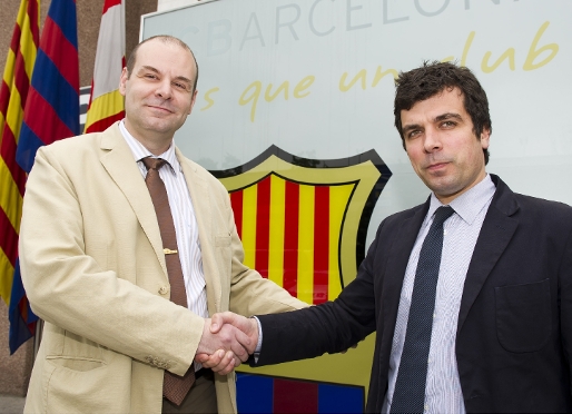 scar Escud, presidente de la Plataforma per la Llengua y Josep Cortada, director general de la Fundacin FC Barcelona. Foto: lex Caparrs / FCB