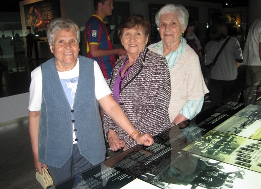 Maria Antnia, Maria Teresa i Mari Luz Amechazurra al Museu del FC Barcelona.