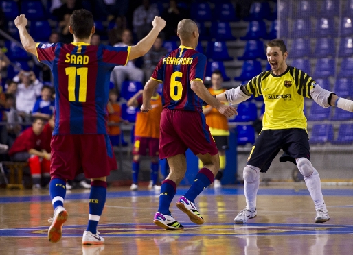 Barça Alusport celebrant un triomf al Palau. Foto: Arxiu-FCB