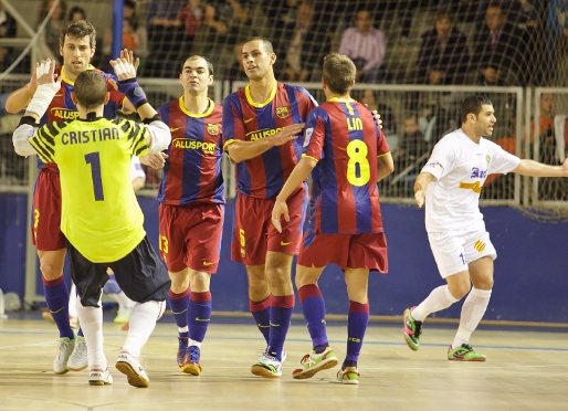 Los jugadores del Barça Alusport celebran el tanto del empate. Fotos: Germán Parga - FCB.