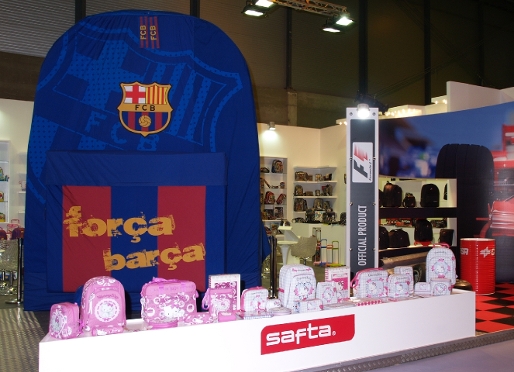 La mochila ms grande del mundo, en el Camp Nou