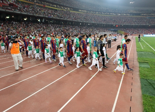 Dentro de la gira por Asia del verano de 2010, el Barça jugó en el Estadio Olímpico de Pekín, más conocido como 'Nido de Pájaro'. Foto: Miguel Ruiz - FCB