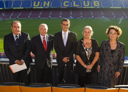 Juan Antonio Gutirrez, Eusebi Cima, Jordi Mons, Maite Fands i Montserrat Vendrell, al Camp Nou. Foto: lex Caparrs - FCB.
