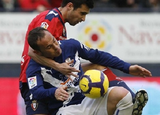 Nino lucha con Flao en su etapa como jugador del Tenerife.