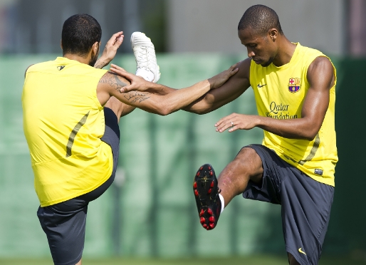 Alves i Keita, durant l'entrenament d'aquest dimecres. Fotos: lex Caparrs-FCB