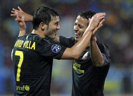 Villa celebrando con Adriano el quinto gol ante el BATE. Fotos: Miguel Ruiz-FCB