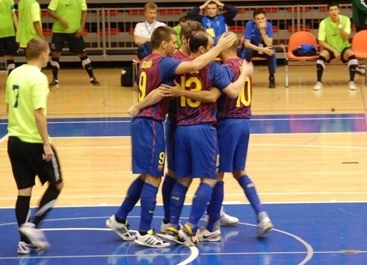Els jugadors del Barça Alusport celebren un dels dotze gols de l'últim partit. Fotos: UEFA.com