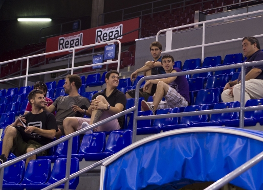 Algunos entrenadores de la federacin vasca han presenciado el entreno del Bara (Fotos: lex Caparrs - FCB)