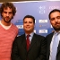 El capitn Roger Grimau, con el directivo responsable de marketing, Jaume Ferrer, y el director de marketing de Regal, Pablo Robles.