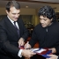 Maradona, signant la samarreta del Bara.