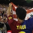 Xavi saluda a l'afició de l'Athletic.