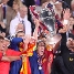 Puyol levanta la Liga de Campeones, la tercera de la historia del FC Barcelona.