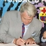 Amb el president Nuez i el seu segon, Jos Mourinho, el dia que va signar com a entrenador del Bara (1996).
