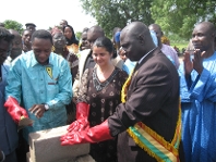 Colocacin de la primera piedra del XICS en Bamako