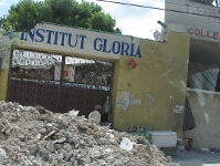 Uno de los edificios derruidos en la capital del pas.