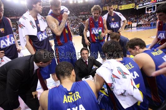El tcnico, Xavi Pascual, dando indicaciones a sus jugadores.