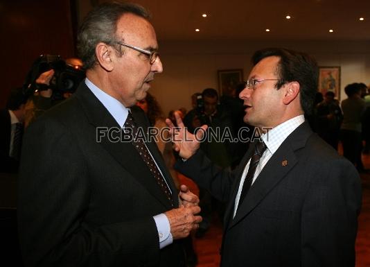 El ex presidente del Bara, Joan Gaspart, con el directivo Antoni Rovira.