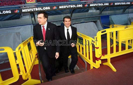 Laporta y Saakashvili, en el Camp Nou.
