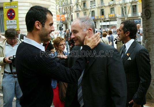 Salutació afectuosa entre Pep Guardiola i Marc Carmona.