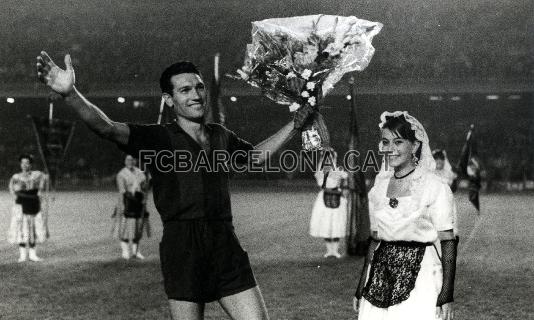 El 9 de septiembre de 1964 el Camp Nou le rindi un emotivo homenaje.