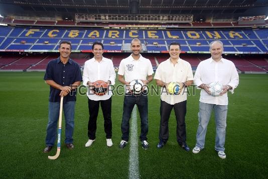 Los cinco tcnicos de los equipos profesionales del Bara se encontraron el martes por la tarde en el Camp Nou. (Foto: Miguel Ruiz - FCB)