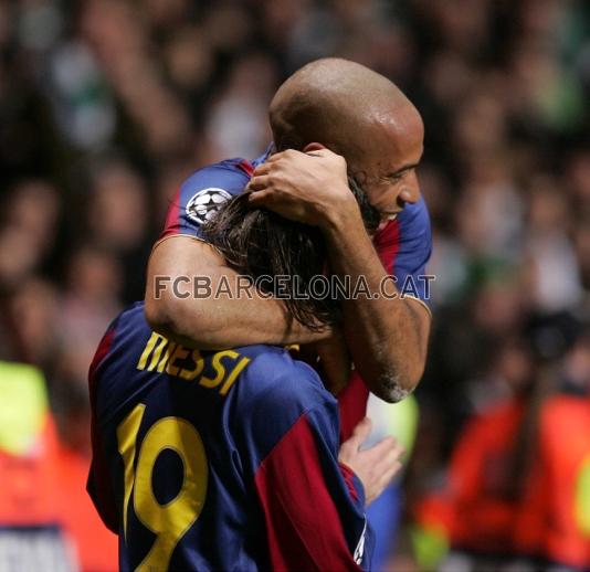 Henry felicita a Messi.