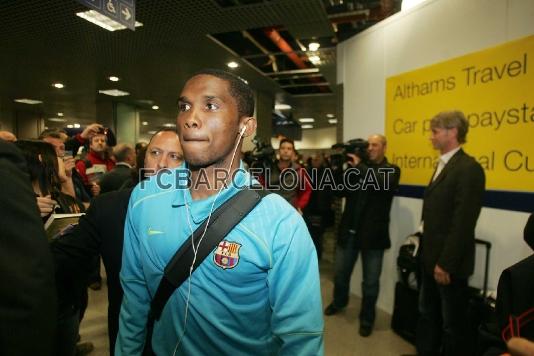 Samuel Eto'o, a su llegada al aeropuerto de Manchester.