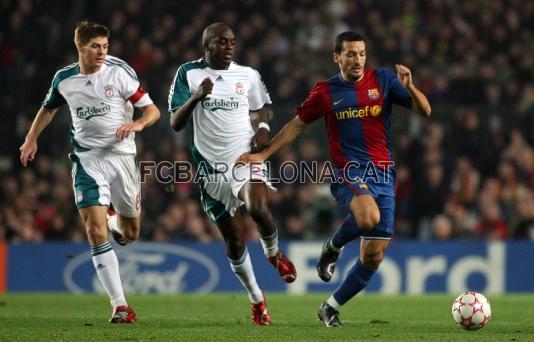 Con Gerrard y Sissoko, del Liverpool, en la Champions 2006/07.