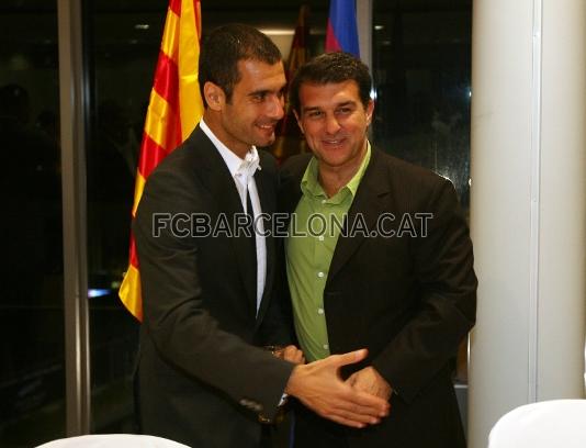 El presidente del FC Barcelona, Joan Laporta, con el técnico, Josep Guardiola.