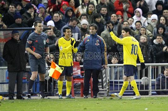 Messi ha respost amb aplaudiments i saludant el pblic a l'ovaci del Caldern.