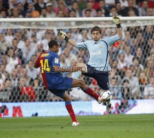 Thierry Henry marc dos goles en el histrico 2-6 en el Bernabu.
