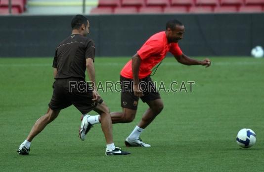 Henry jugando con Josep Guardiola.