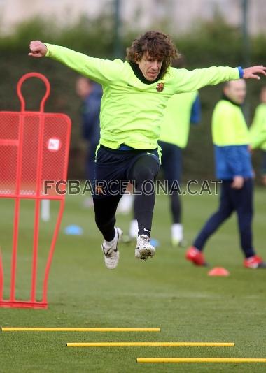 Puyol, saltando. (Foto: Miguel Ruiz - FCB)