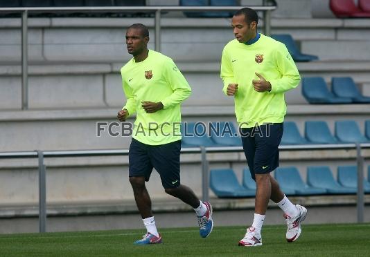 Henry i Abidal s'han entrenat al marge del grup. (Foto: Miguel Ruiz - FCB)