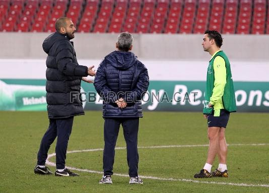 Guardiola i Xavi, xerrant. Foto: Miguel Ruiz - FCB
