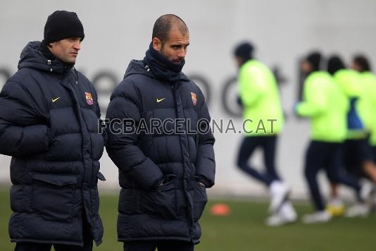 Josep Guardiola i Tito Vilanova observant el treball dels seus jugadors. Foto: Miguel Ruiz - FCB