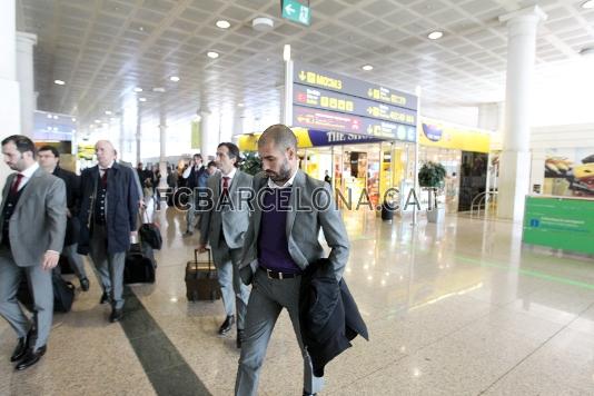 Guardiola, a la terminal de l'aeroport de Barcelona. Foto: Miguel Ruiz - FCB