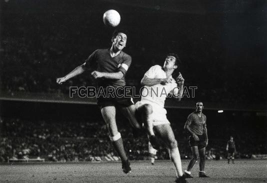 Una acci de la final de Copa que va tenir lloc l'any 1970 al Camp Nou entre el Reial Madrid i el Valncia. Foto: Arxiu FCB