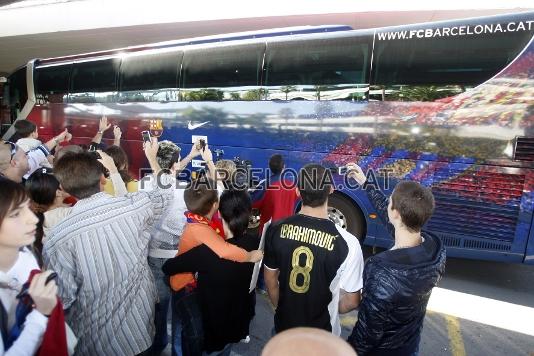El primer equip de futbol s'ha dirigit directament a l'hotel de concentraci. Fotos: Miguel Ruiz (FCB)