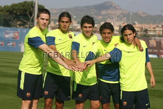 Los cinco jugadores de la cantera convocados, juntos. (Foto: Miguel Ruiz - FCB)