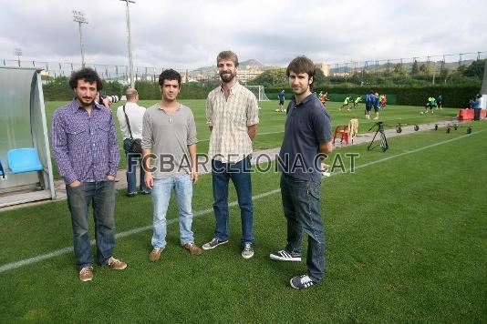 El grupo musical 'Manel', que han visitado el entrenamiento del primer equipo. Fotos: Miguel Ruiz (FC Barcelona)