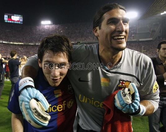 Messi y Pinto, celebrando el ttulo de Copa en Valencia. Foto: Archivo FCB
