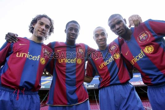 Henry, juntament amb Milito, Abidal i Tour, els altres tres fitxatges de l'estiu del 2007. Foto: Arxiu FCB