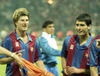 Pep Guardiola i Michael Laudrup, a Wembley desprs de guanyar la Copa d'Europa l'any 1992. Fotos: arxiu FCB i mallorcacf.es