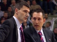 Foto: Lezkano (en la derecha), al lado de Perasovic.