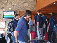 El equipo, a sus llegada al hotel del Montany el verano pasado