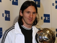 Image associated to news article on:  Messi, the title collector  