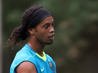 Ronaldinho, baja; entra Marc Crosas