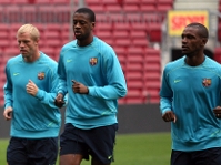 Ronaldinho, Touré y Abidal se reincorporan